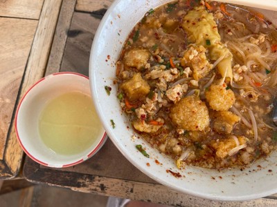 ก๋วยเตี๋ยวต้มยำกากหมูสูตรโบราณ ราชพฤกษ์