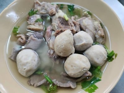 เส้นใหญ่น้ำพิเศษ