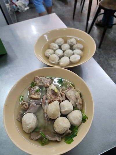 เส้นใหญ่น้ำพิเศษ