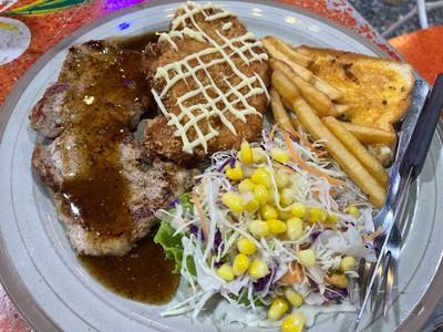 สเต็กหมูพริกไทยดำ + ไก่ทอด