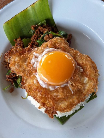 หมูสับผัดยี่หร่า+ไข่ดาว