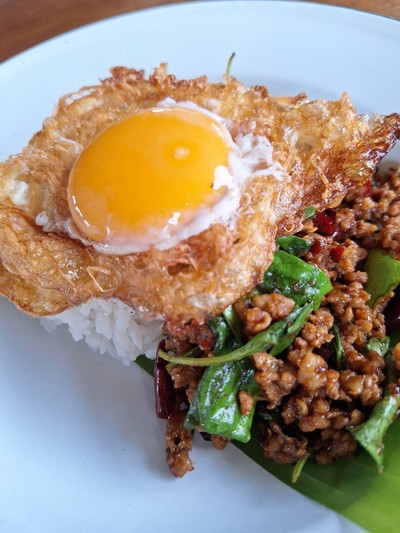 หมูสับผัดยี่หร่า+ไข่ดาว