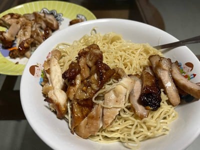 บะหมี่ไก่ย่างคอหมูย่าง