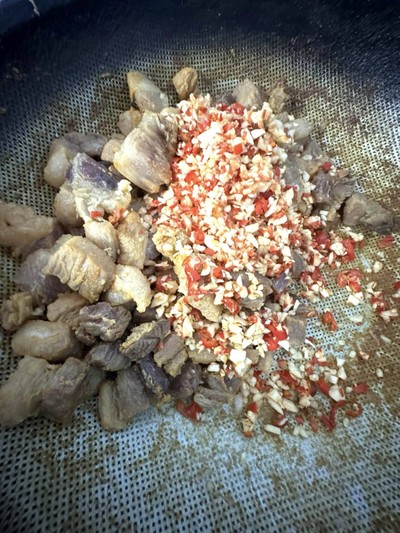 วิธีทำ หมูสามชั้นคั่วพริกเกลือ 🌶️🧄 วิธีทำ หมูสามชั้นคั่วพริกเกลือ 🌶️🧄