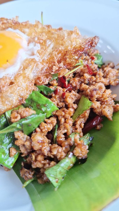 หมูสับผัดยี่หร่า+ไข่ดาว