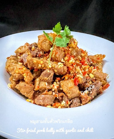 วิธีทำ หมูสามชั้นคั่วพริกเกลือ 🌶️🧄 วิธีทำ หมูสามชั้นคั่วพริกเกลือ 🌶️🧄