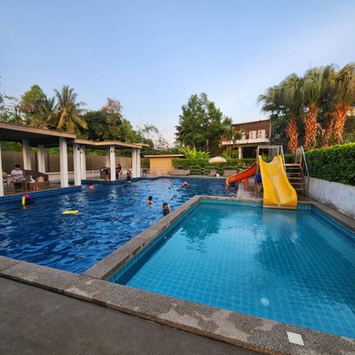 สระว่ายน้ำ/ชายหาด