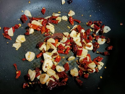 วิธีทำ Orecchiette w Dried Chili And Sausages