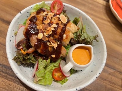 สลัดไก่เผ็ดน้ำสลัดสไปซี่มาโย