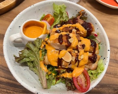 สลัดไก่เผ็ดน้ำสลัดสไปซี่มาโย