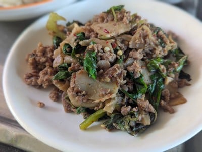 เนื้อสับผัดกะเพราใส่หน่อไม้ดอง