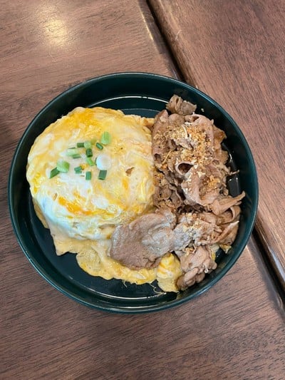 ข้าวไข่ข้นหมูกระเทียม