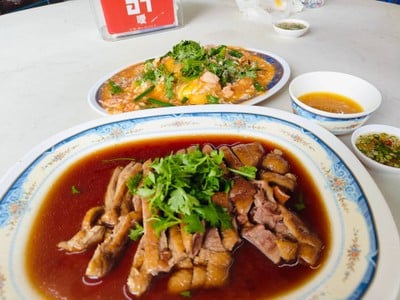 อาหาร หรือ เครื่องดื่ม