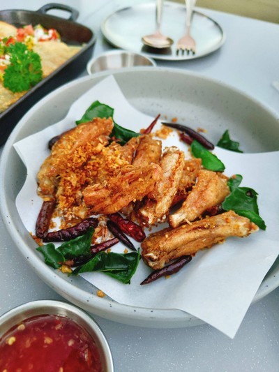 ปีกไก่ทอดน้ำปลา