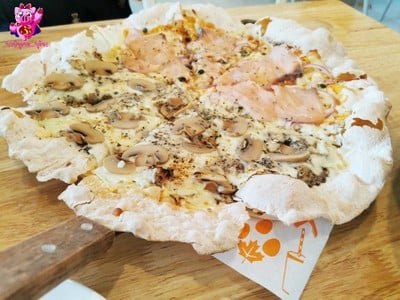 พิซซ่าครีมเห็ดทรัฟเฟิลhalfสโมคแซลมอน