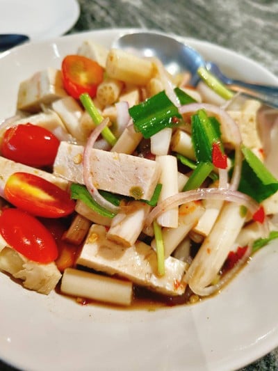 ยำหมูยอไหลบัว (ปลาร้า)