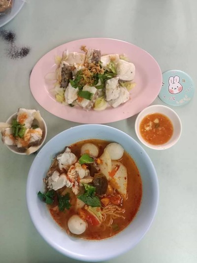 บะหมี่ต้มยำปลาใส่ทุกอย่าง กับเนื้อปลากระพงลวกจิ้ม