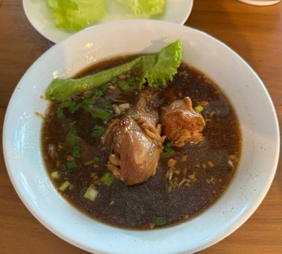 เส้นเล็กไก่ตุ๋น