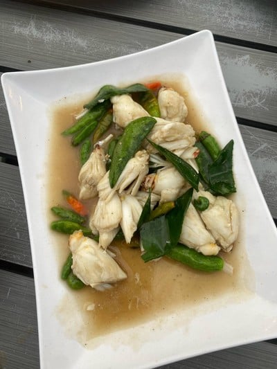 เนื้อปูผัดพริกสวน
