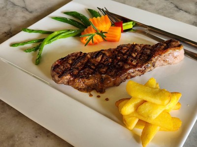 สเต็กเนื้อออสเตรเลียนสตริปลอยน์