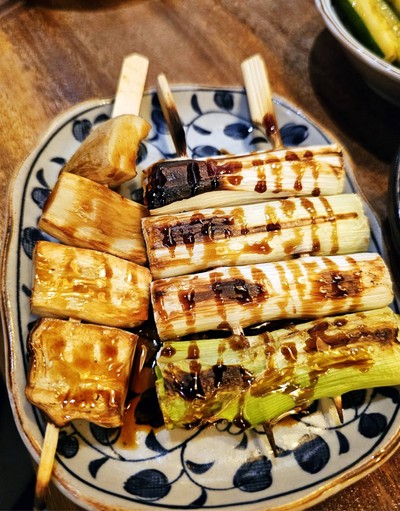 ต้นหอมญี่ปุ่นกับเห็ดเออรินจิย่างซีอิ๊ว