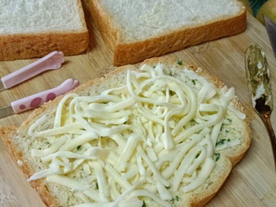 วิธีทำ ขนมปังเนยกระเทียมชีส