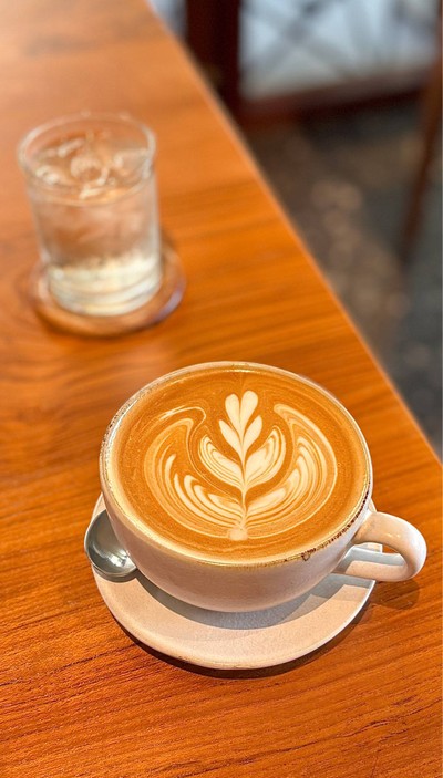 ☕️ Hot Latte. (Price 100 Baht.)