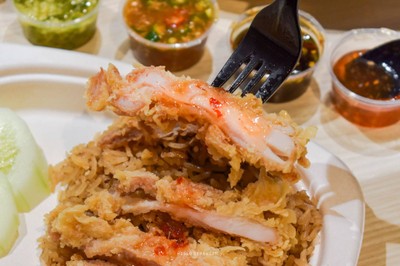 ข้าวมันไก่ซั่งไห่ สูตรต้นตำรับจากเซี่ยงไฮ้ - มาร์เช่ ทองหล่อ