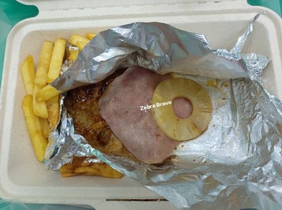 สเต็กไก่และโทสต์แฮมฮาวาย