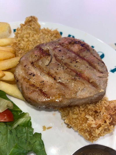 promotion combo set สเต็กหมูพริกไทยดำ + สเต็กปลาดอลลี่ทอด