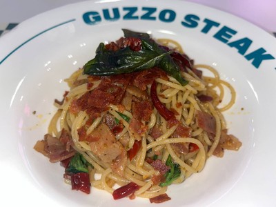 สปาเกตตี้ผัดพริกแห้งเบคอน