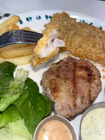 promotion combo set สเต็กหมูพริกไทยดำ + สเต็กปลาดอลลี่ทอด