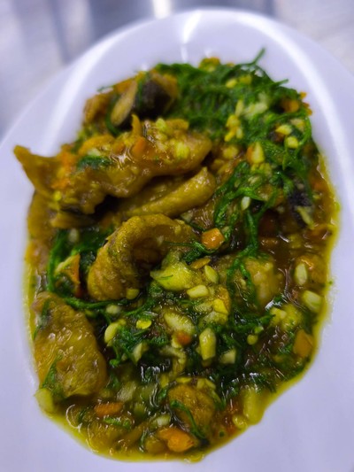 ปลาคังชะอมผัดพริกเหลือง