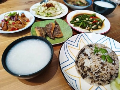 อาหาร หรือ เครื่องดื่ม