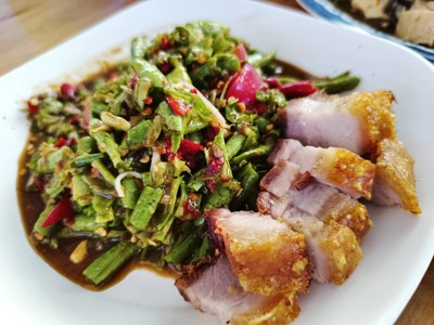 อาหาร หรือ เครื่องดื่ม