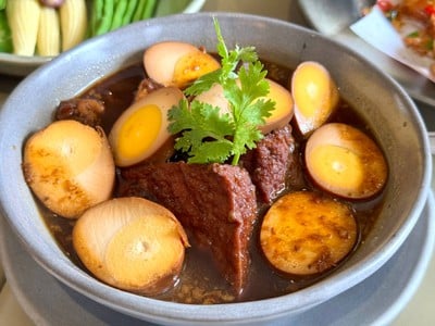 เมนูของร้าน คั่วกลิ้ง+ผักสด ราชครู
