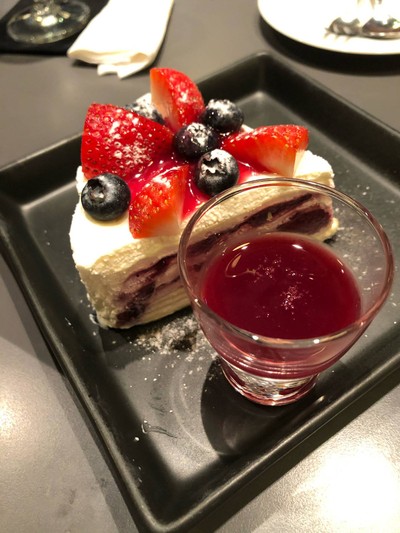 Mix berries crepe cake