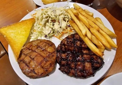 อาหาร หรือ เครื่องดื่ม