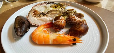 seafood on ice
