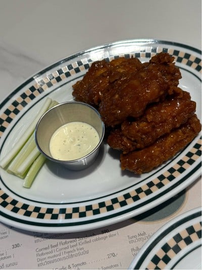 ปีกไก่ทอดกรอบรสเผ็ด