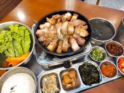 อาหาร หรือ เครื่องดื่ม