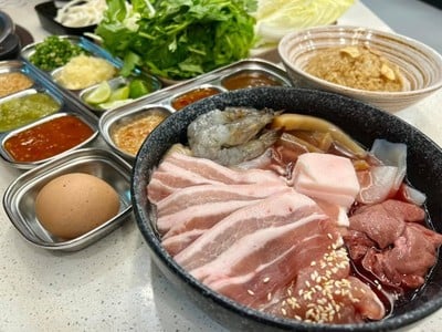 อาหาร หรือ เครื่องดื่ม