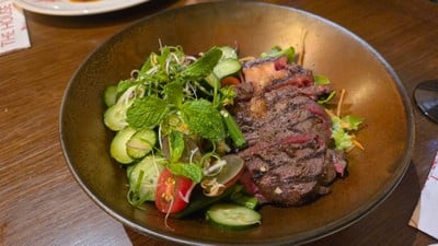 ยำเนื้อริบอายย่าง