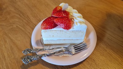 STRAWBERRY SHORT CAKE