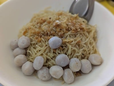 บะหมี่แห้งลูกชิ้นปลากราย