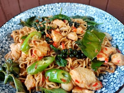 ผัดไวไวขี้เมาไก่