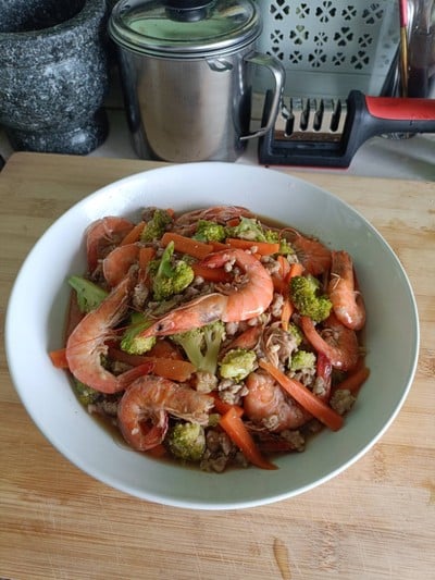 กุ้งผัดบล็อกโคลี่
