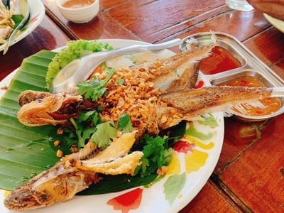 ปลาเนื้ออ่อนทอดกระเทียม