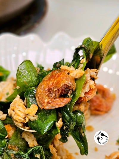 ใบเหรียงผัดไข่