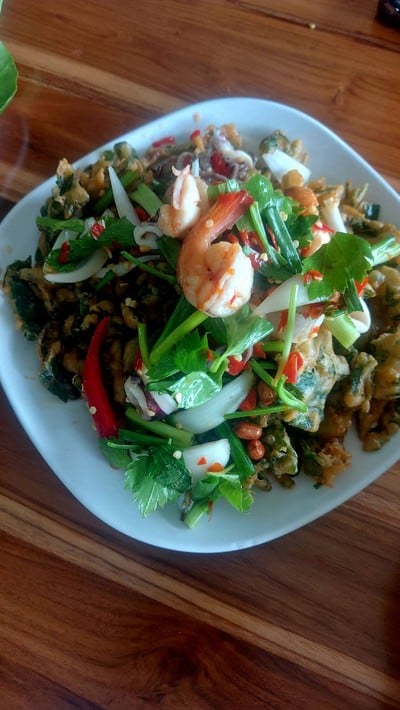 ยำผักบุ้งกรอบ